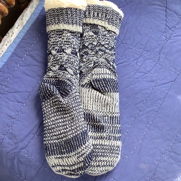 2 pairs of slipper socks - Picture 4 of 9